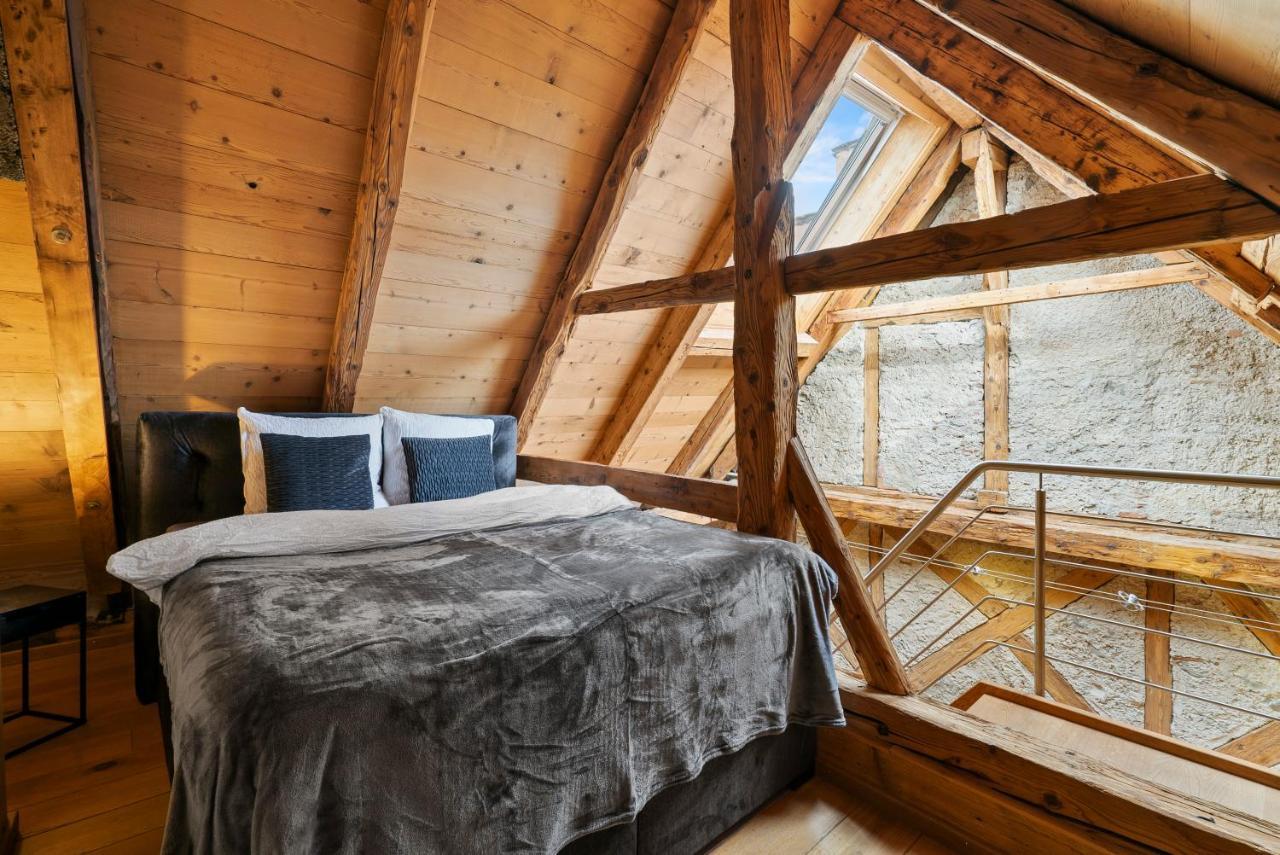 A&y Oldtown Penthouse Loft *