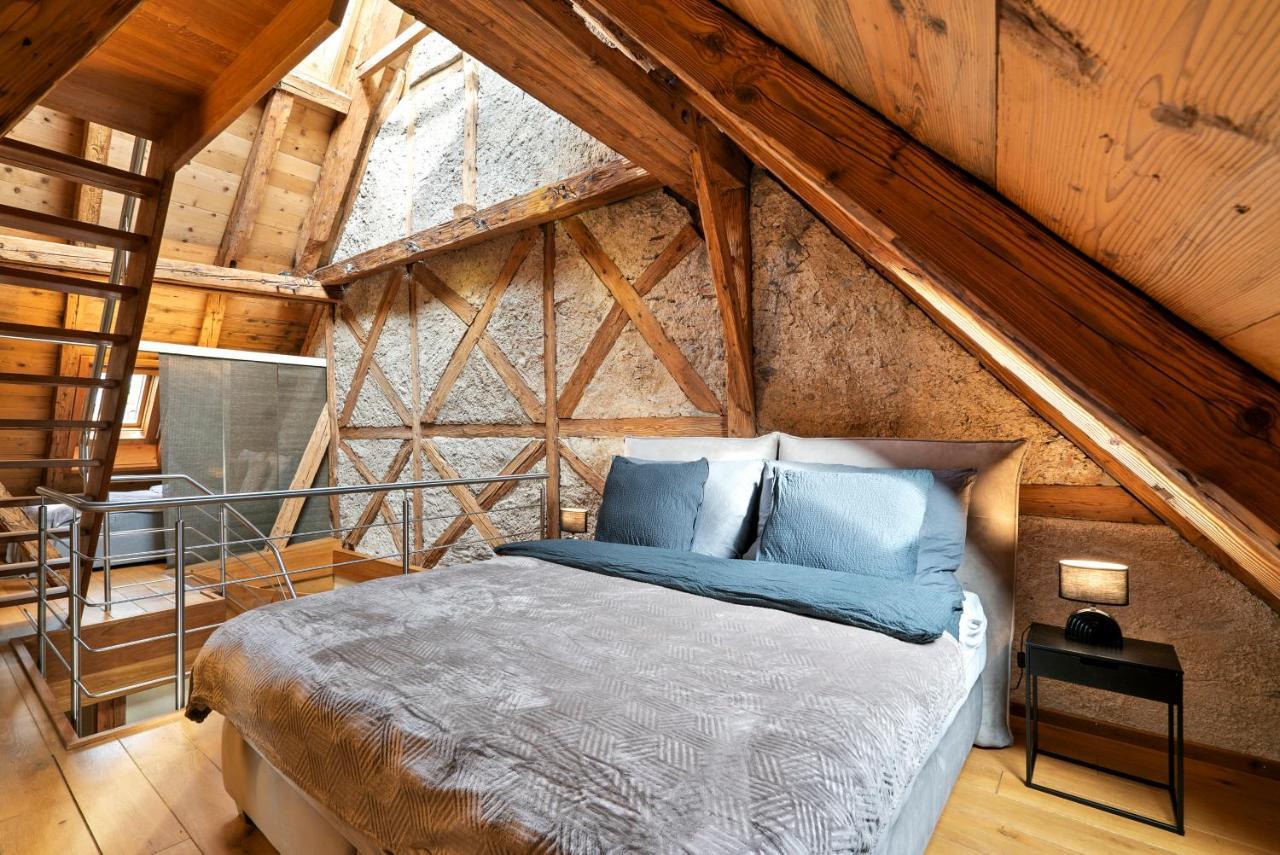 A&y Oldtown Penthouse Loft Apartment